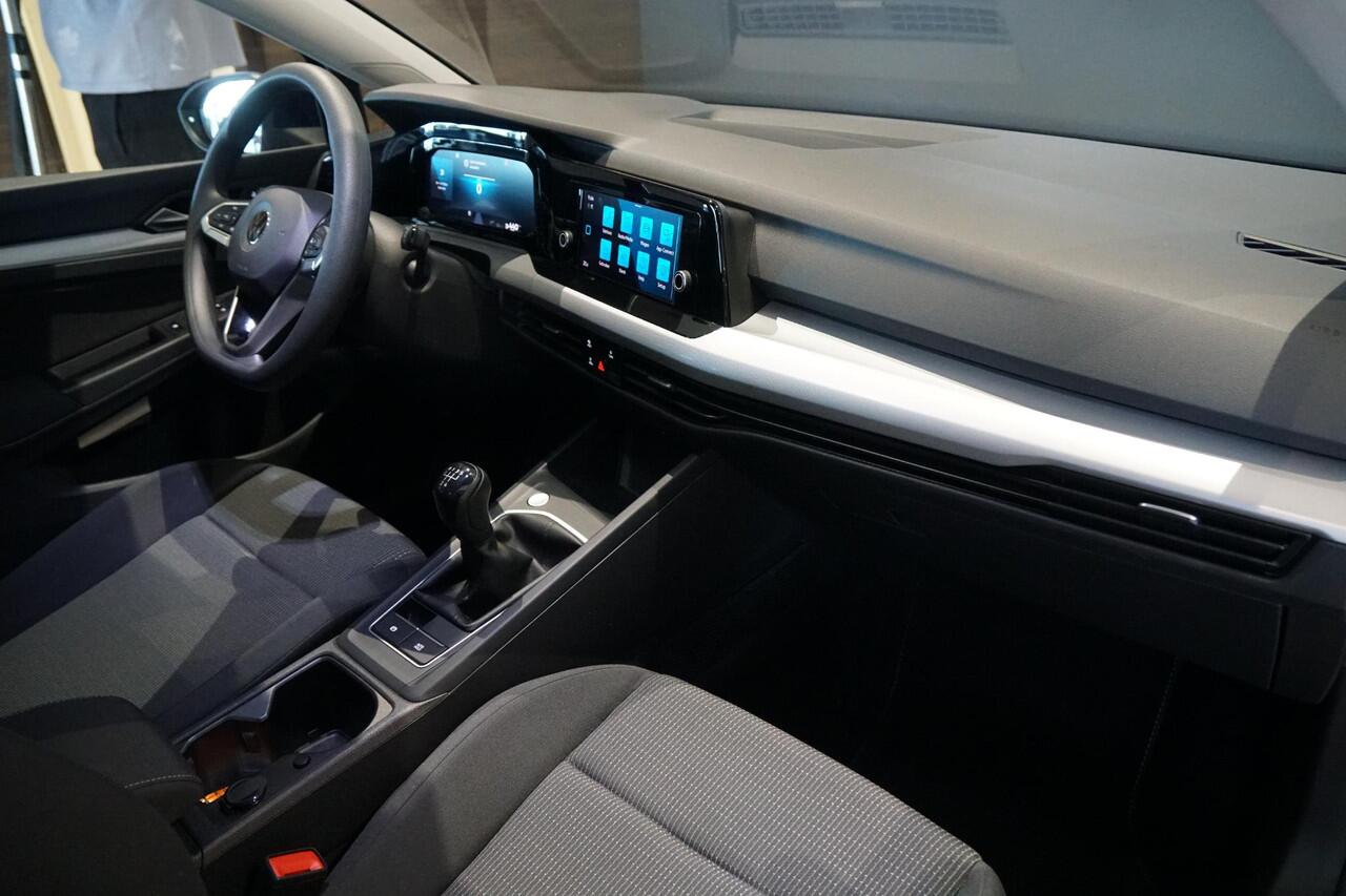 Volkswagen GOLF 1.0 TSI Golf + CARPLAY / 18'' LMV