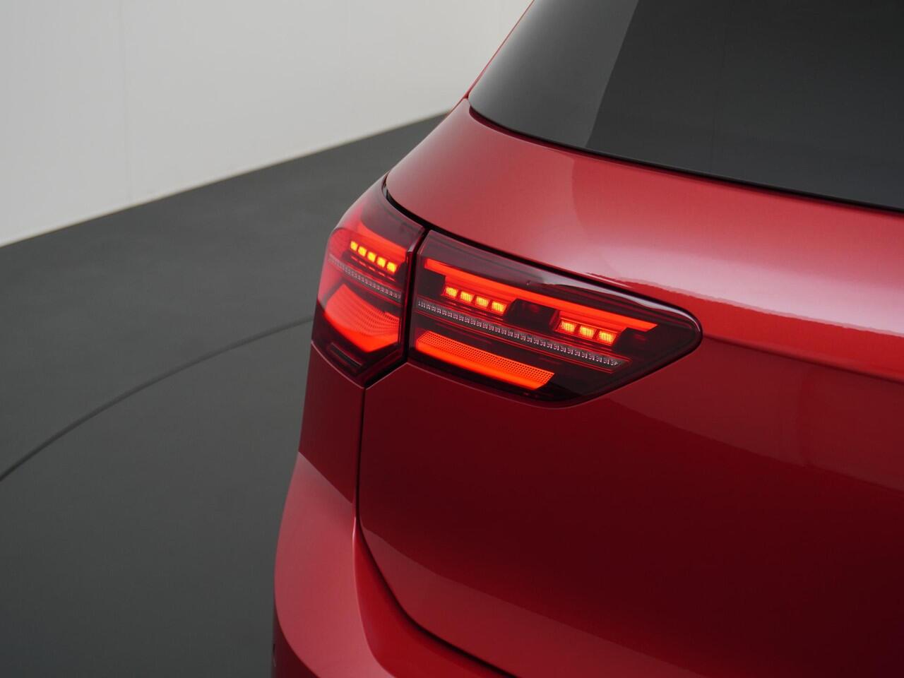 Volkswagen GOLF 1.0 eTSI Life PANORAMADAK | ADD. CRUISE | VIRTUAL DASH | NAVIGATIE | RIJKLAARPRIJS incl. 12mnd BOVAG