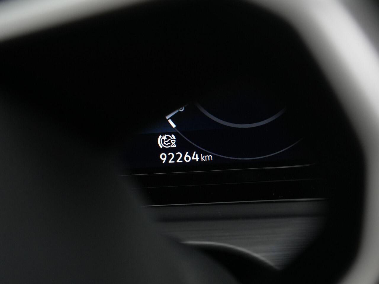 Volkswagen GOLF 1.4 204 pk DSG eHybrid Style | Panoramadak | Trekhaak | Geheugen-/massagestoel | Stuur-/stoelverwarming | Alcantara