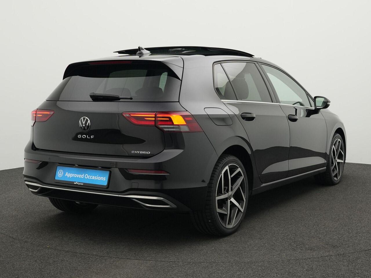 Volkswagen GOLF 1.4 204 pk DSG eHybrid Style | Panoramadak | Trekhaak | Geheugen-/massagestoel | Stuur-/stoelverwarming | Alcantara