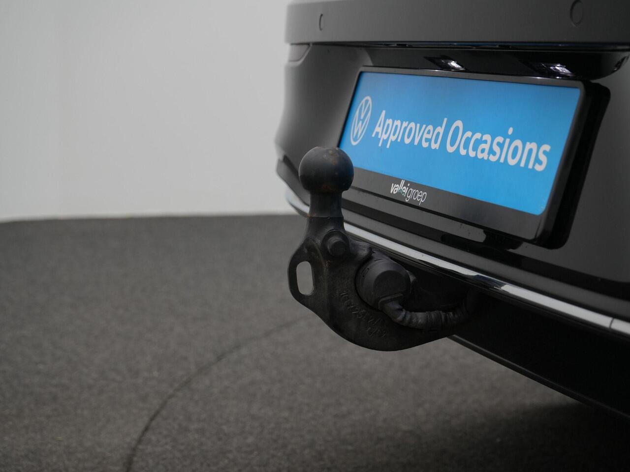 Volkswagen GOLF 1.4 204 pk DSG eHybrid Style | Panoramadak | Trekhaak | Geheugen-/massagestoel | Stuur-/stoelverwarming | Alcantara