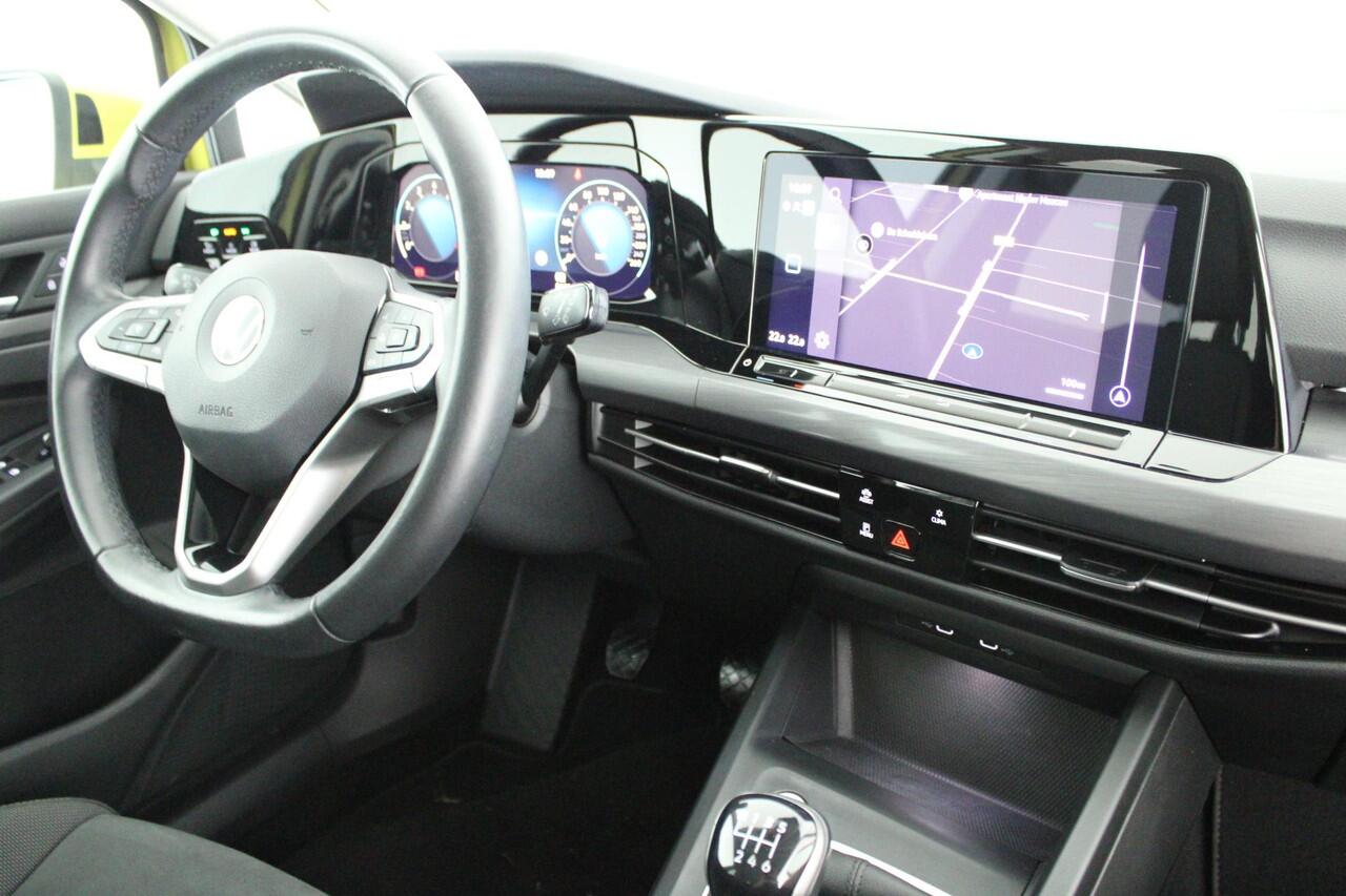 Volkswagen GOLF Variant 1.5 TSI 130pk H6 Style Trekhaak Navigatie ACC PDC IQ.Light Stoelmassage