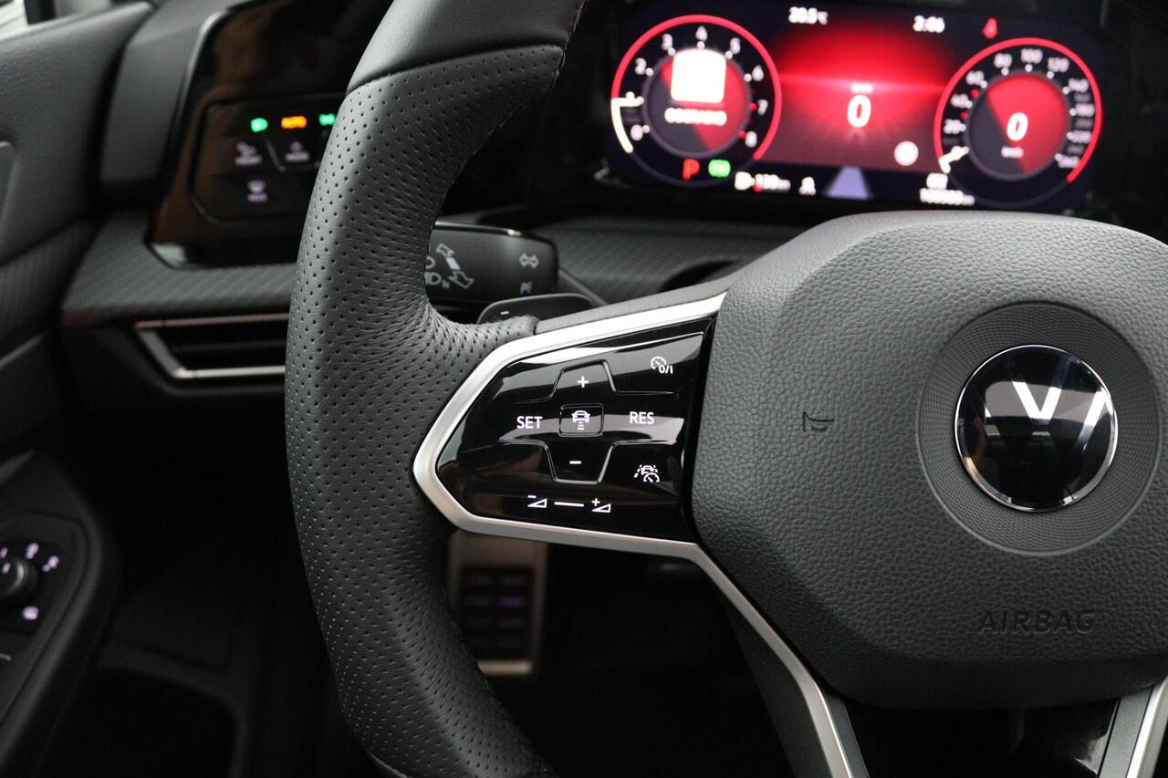 Volkswagen GOLF 1.5 eTSI R-Line Business | Panoramadak | Parkeercamera | Navigatie