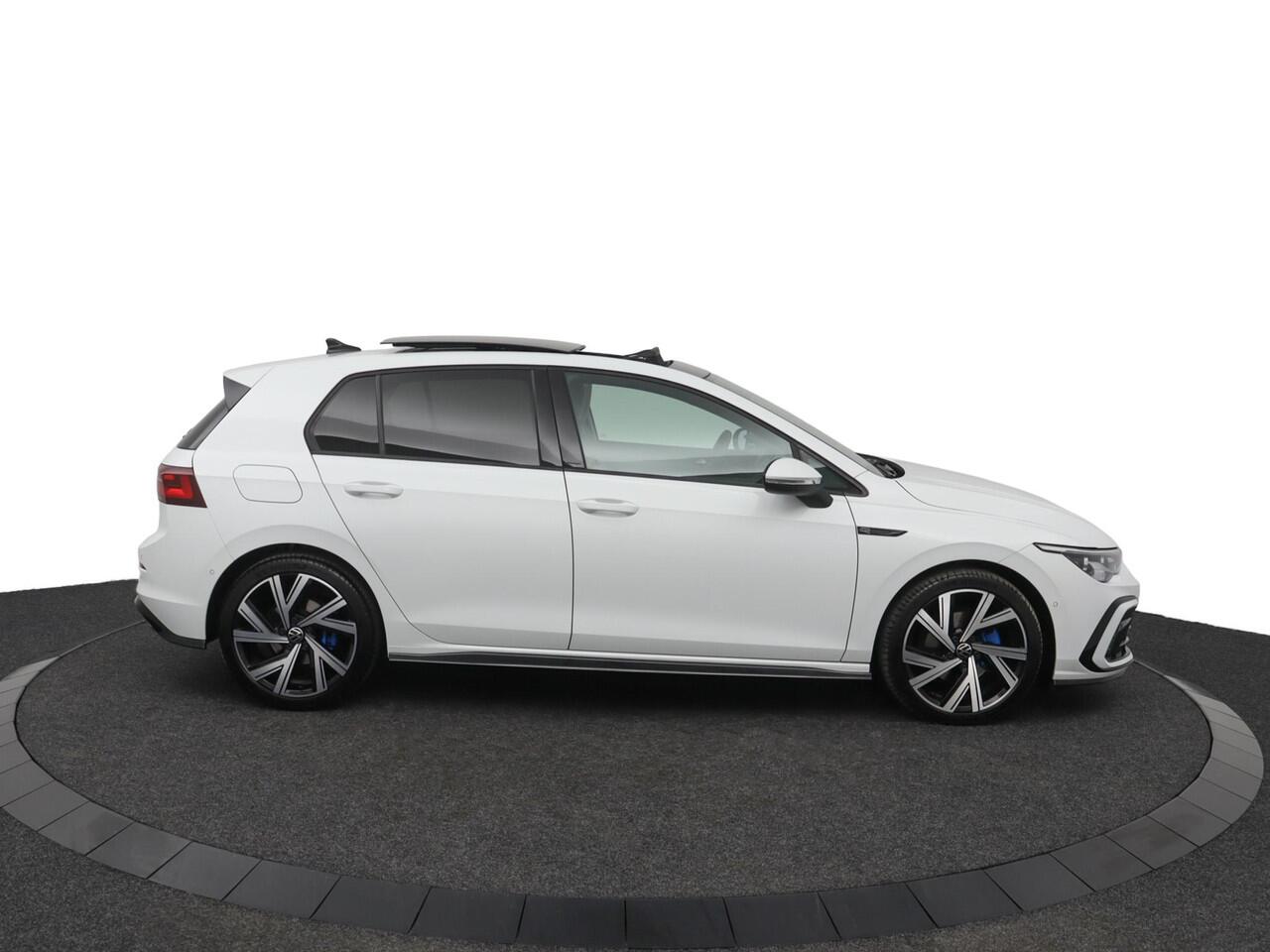 Volkswagen GOLF 1.5 eTSI R-Line Business | Panoramadak | Parkeercamera | Navigatie