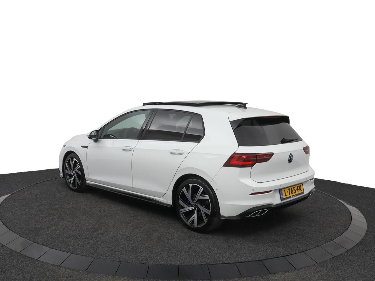 Volkswagen GOLF 1.5 eTSI R-Line Business | Panoramadak | Parkeercamera | Navigatie
