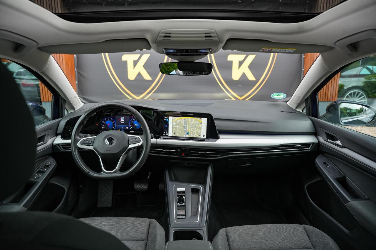 Volkswagen GOLF 1.5 eTSI Style Panoramadak IQ Light Adapt. Cruise Keyless Stuurverw. 16''LM