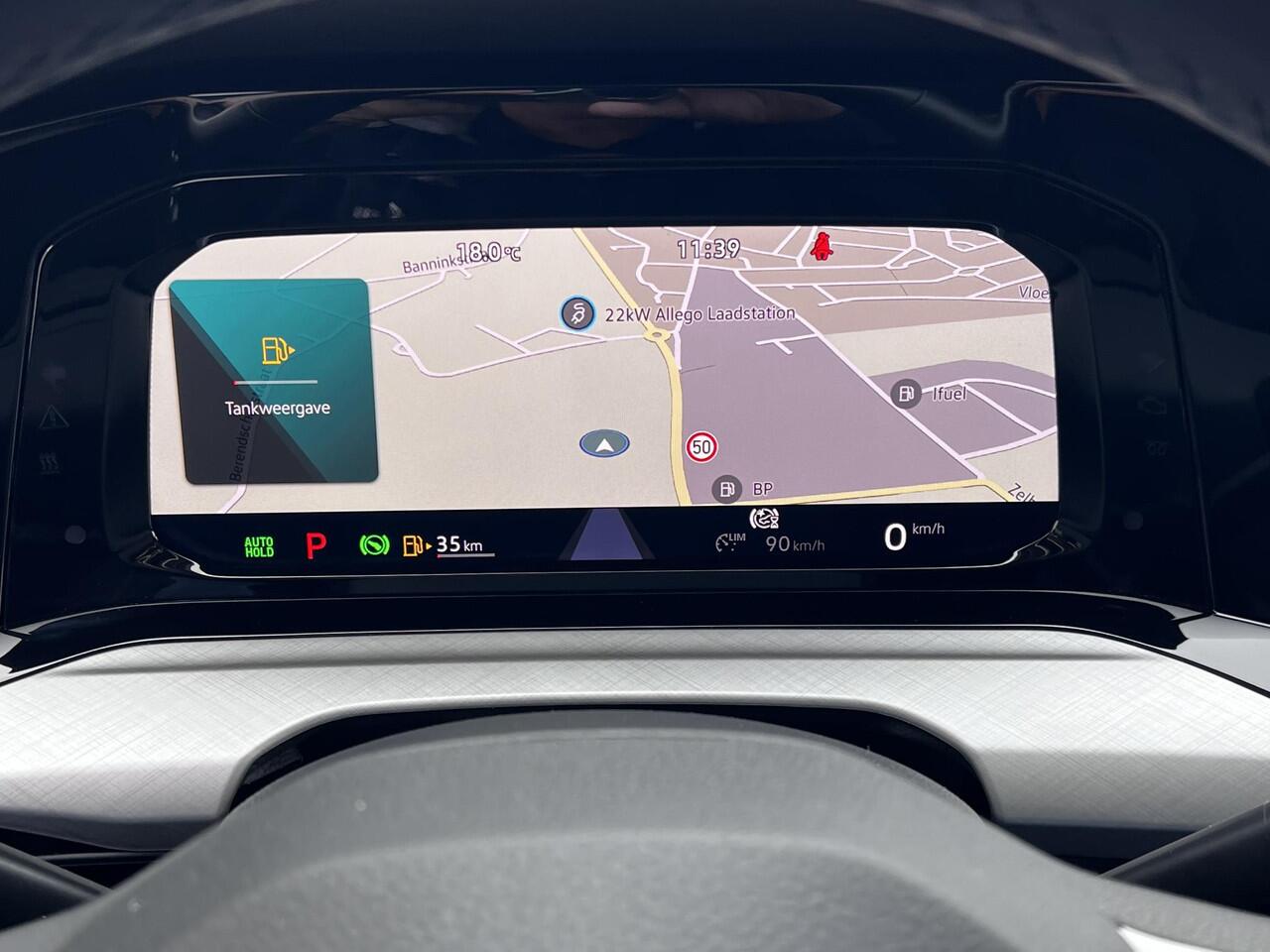 Volkswagen GOLF Variant 1.5 eTSI Life Business Automaat / Trekgewicht 1.400 kg / Navigatie / Digitaal dashboard / Climate control / Navigatie / Apple Carplay Android /