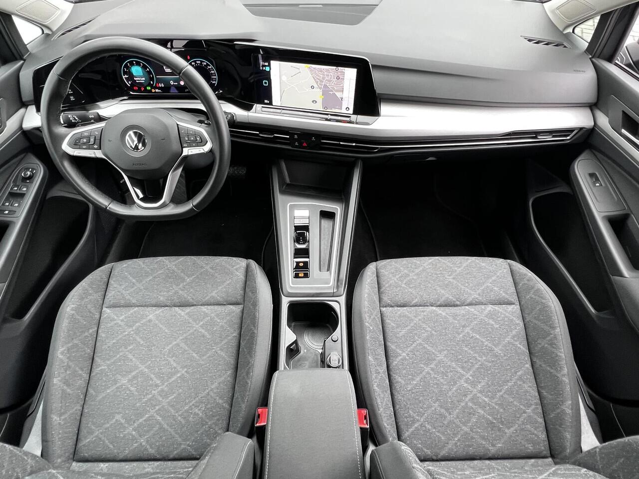 Volkswagen GOLF Variant 1.5 eTSI Life Business Automaat / Trekgewicht 1.400 kg / Navigatie / Digitaal dashboard / Climate control / Navigatie / Apple Carplay Android /