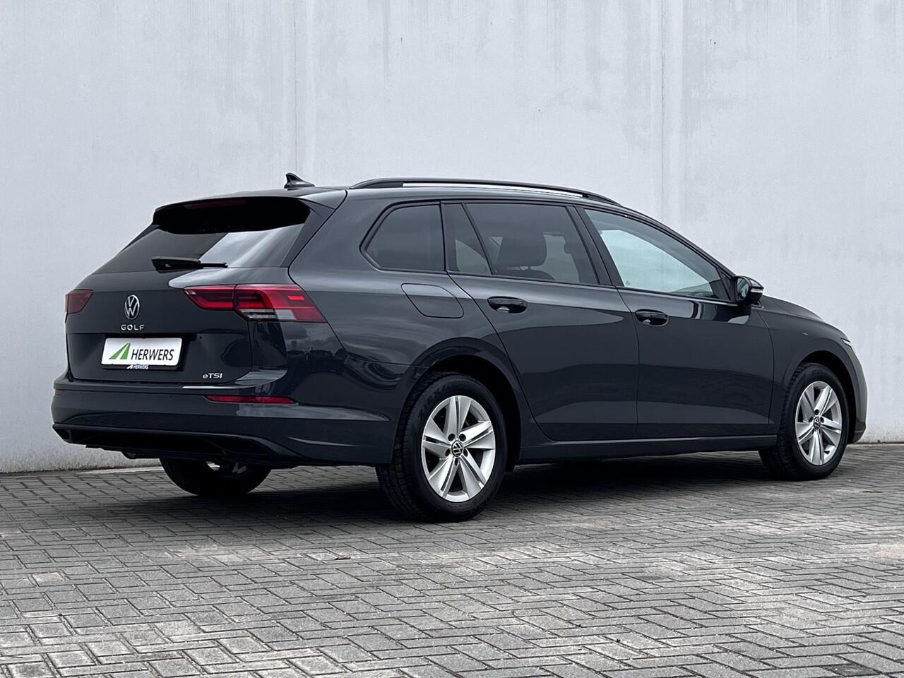 Volkswagen GOLF Variant 1.5 eTSI Life Business Automaat / Trekgewicht 1.400 kg / Navigatie / Digitaal dashboard / Climate control / Navigatie / Apple Carplay Android /