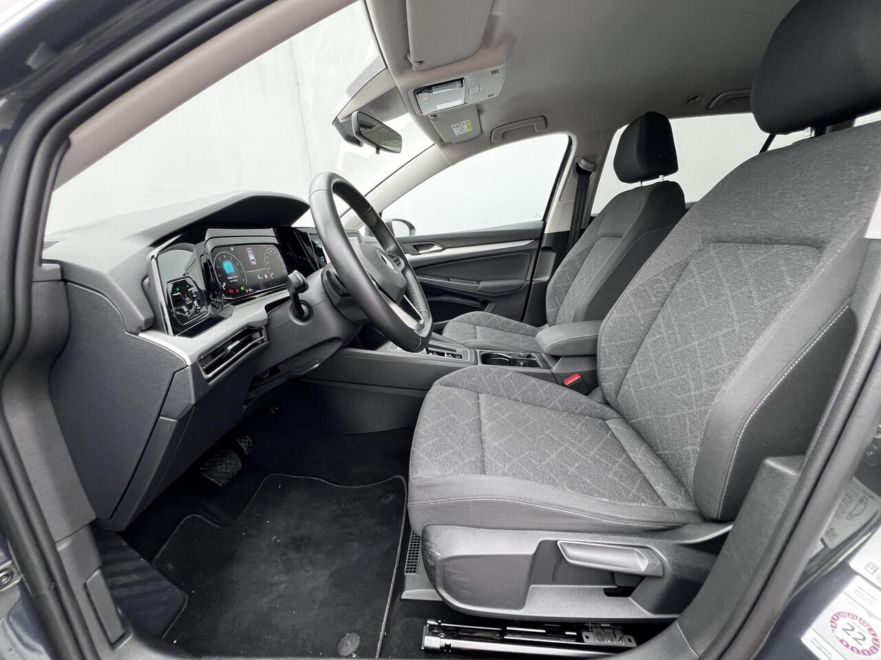 Volkswagen GOLF Variant 1.5 eTSI Life Business Automaat / Trekgewicht 1.400 kg / Navigatie / Digitaal dashboard / Climate control / Navigatie / Apple Carplay Android /