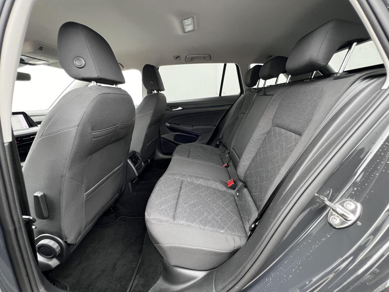 Volkswagen GOLF Variant 1.5 eTSI Life Business Automaat / Trekgewicht 1.400 kg / Navigatie / Digitaal dashboard / Climate control / Navigatie / Apple Carplay Android /