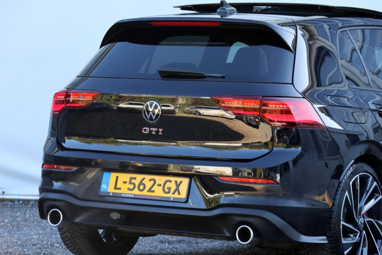 Volkswagen GOLF 2.0 TSI GTI - 245 pk **Pano / IQ Light / Harman Kardon / Leder / DCC