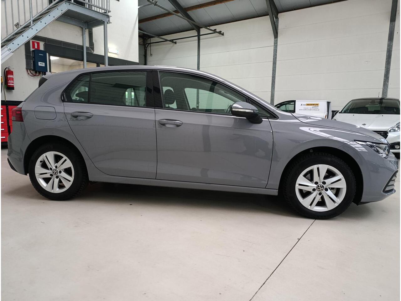 Volkswagen GOLF 1.0 eTSI Life Pdc V+A | Lmv | Automaat !