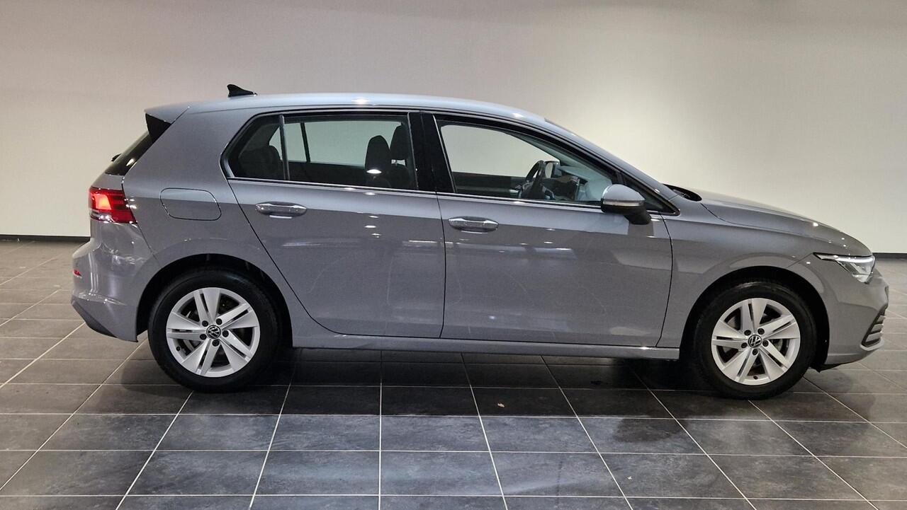 Volkswagen GOLF 1.0 TSI Life | Digitaal dashboard | Sfeerverlichting | Adaptive Cruise control |