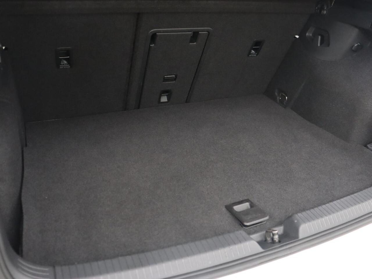 Volkswagen GOLF 1.4 eHybrid GTE | Camera | Adaptive cruise | Carplay | Navigatie | Sportstoelen | Full LED | Sfeerverlichting | PHEV