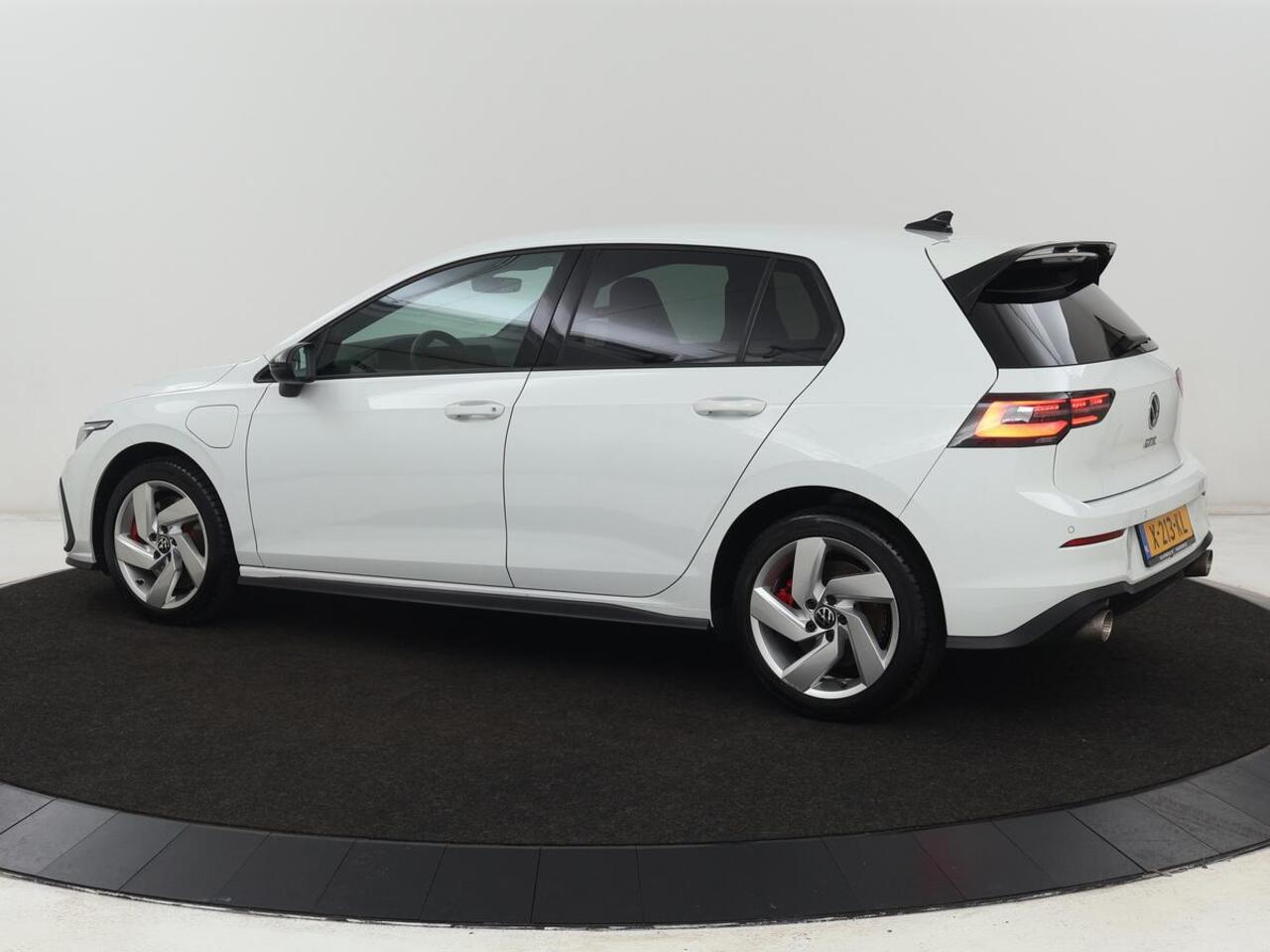 Volkswagen GOLF 1.4 eHybrid GTE | Camera | Adaptive cruise | Carplay | Navigatie | Sportstoelen | Full LED | Sfeerverlichting | PHEV