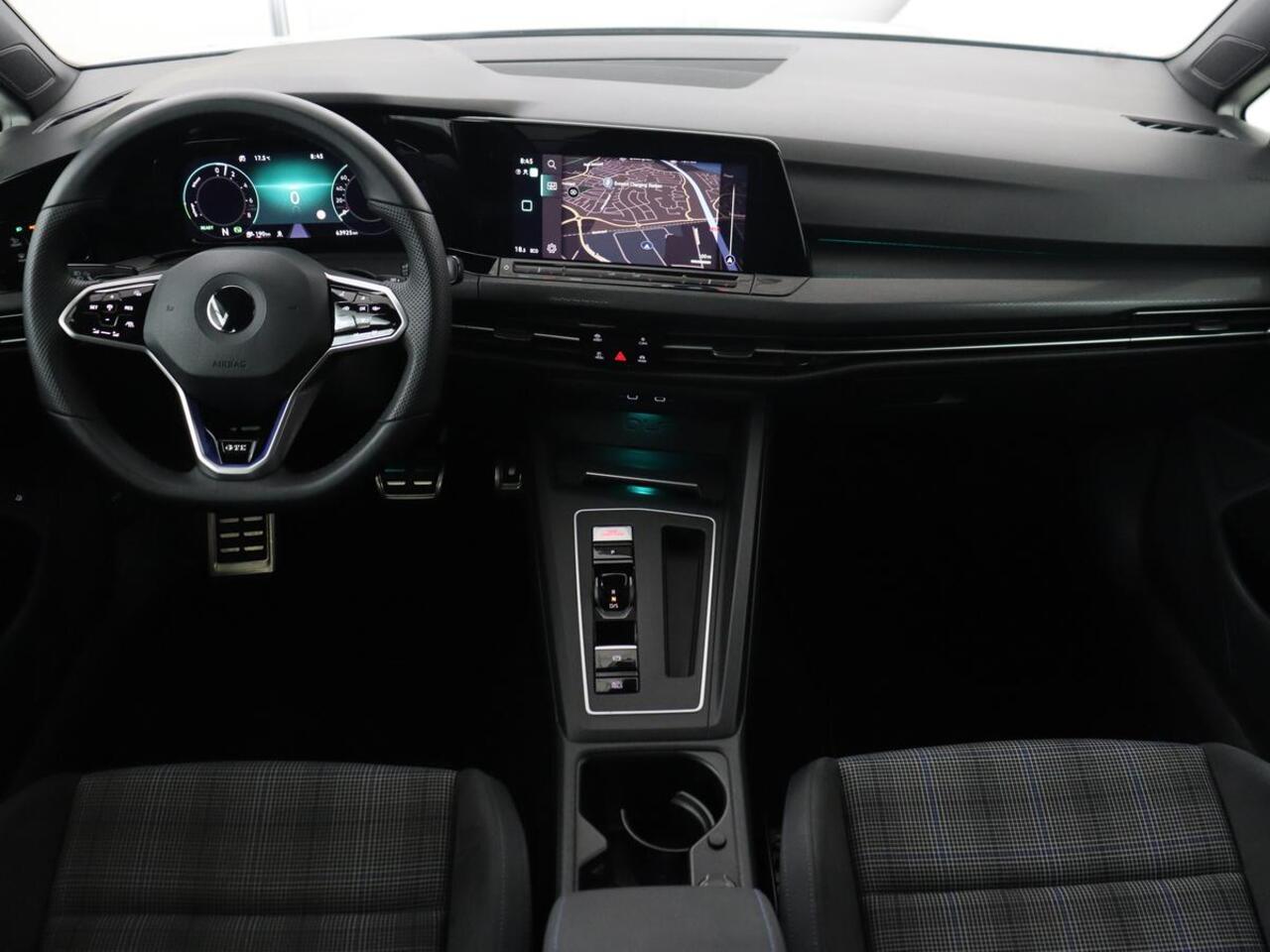 Volkswagen GOLF 1.4 eHybrid GTE | Camera | Adaptive cruise | Carplay | Navigatie | Sportstoelen | Full LED | Sfeerverlichting | PHEV