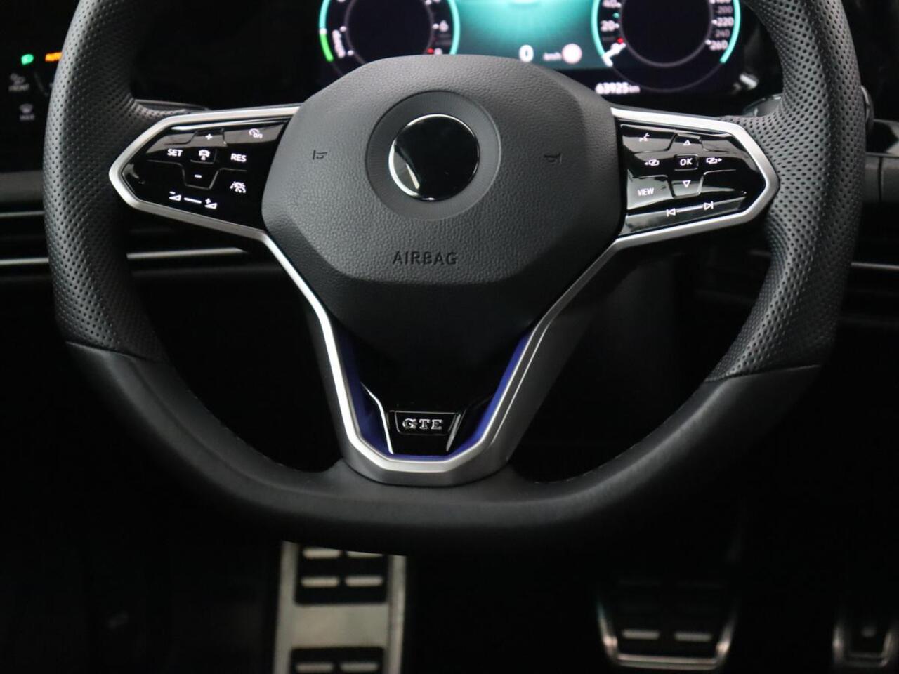 Volkswagen GOLF 1.4 eHybrid GTE | Camera | Adaptive cruise | Carplay | Navigatie | Sportstoelen | Full LED | Sfeerverlichting | PHEV