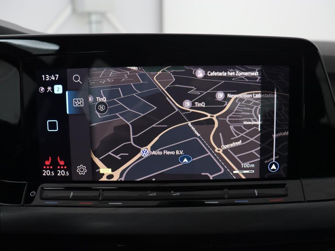 Volkswagen GOLF 1.4 eHybrid Style | Trekhaak | Stoelverwarming | Massage | Carplay | Memory | Navigatie | Adaptive cruise | Full LED | Parkeerhulp | Sfeerverlichting | PHEV | Plug In