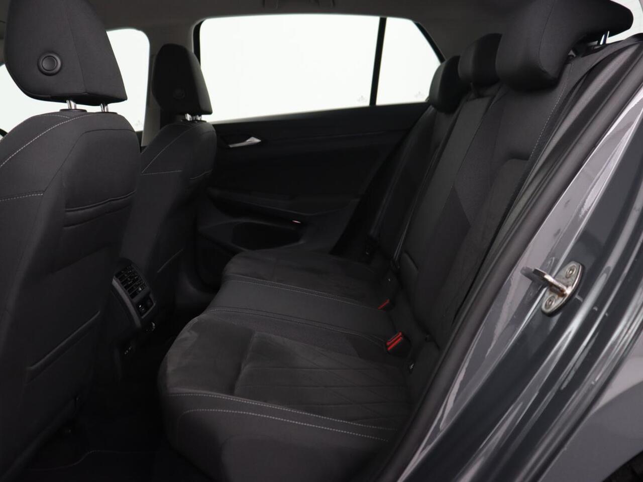 Volkswagen GOLF 1.4 eHybrid Style | Trekhaak | Stoelverwarming | Massage | Carplay | Memory | Navigatie | Adaptive cruise | Full LED | Parkeerhulp | Sfeerverlichting | PHEV | Plug In