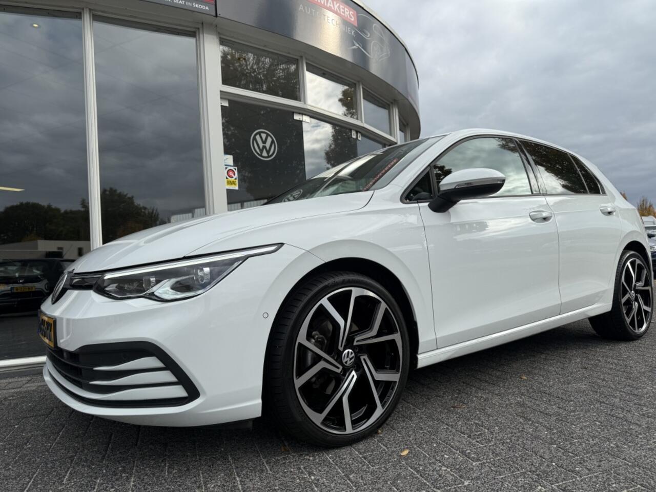 Volkswagen GOLF 1.0 eTSI Life Bns