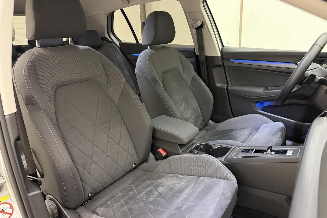 Volkswagen GOLF 1.4 eHybrid Style | Trekhaak | Navigatie |Apple Carplay/Android Auto | Adapt. Cruise | 3-Zone Clim. Control | LED koplampen