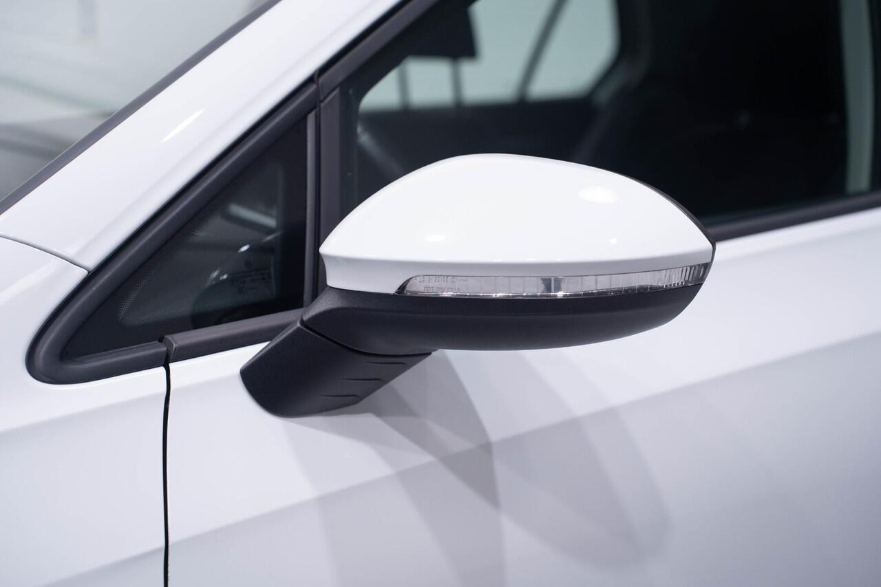 Volkswagen GOLF 1.0 eTSI Life Navi Camera PDC v+a Apple Carplay 1e Eig. NAP