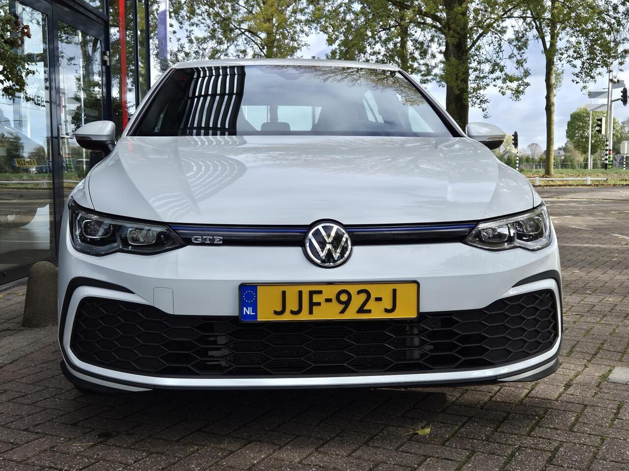 Volkswagen GOLF 1.4 eHybrid GTE | Digitaal Dashboard | Leer | Stoel + Stuurverwarming + Stoelkoeling| Navigatie | Climate Control | Parkeersensoren
