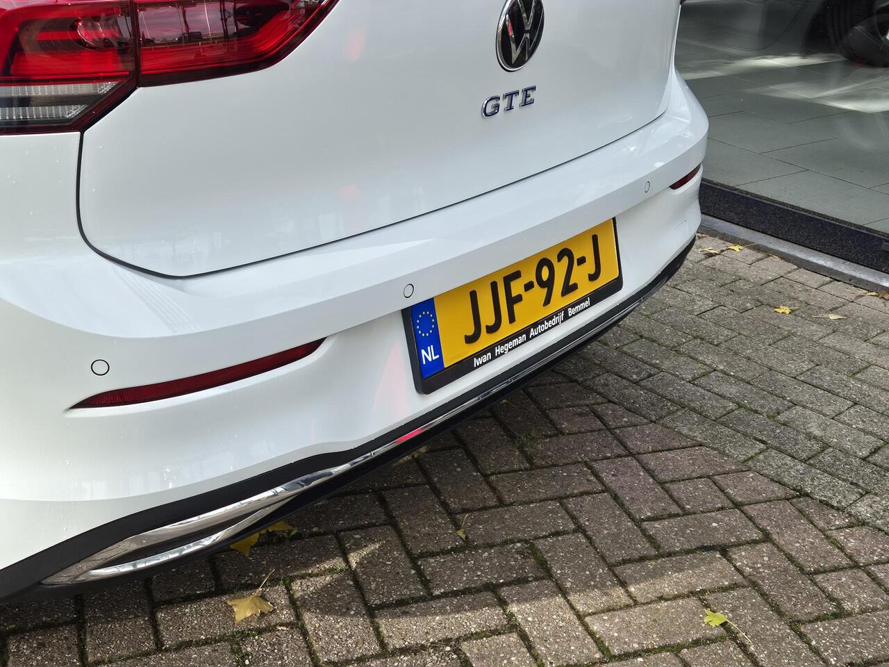 Volkswagen GOLF 1.4 eHybrid GTE | Digitaal Dashboard | Leer | Stoel + Stuurverwarming + Stoelkoeling| Navigatie | Climate Control | Parkeersensoren