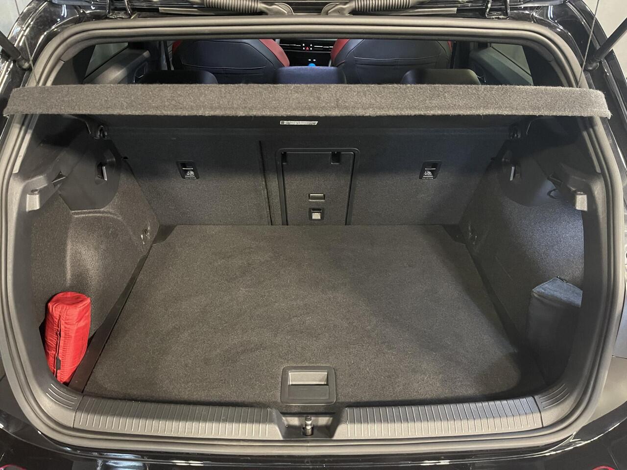 Volkswagen GOLF 2.0 TSI GTI Clubsport 19"/Panoramadak/H&K/IQ Lights/Black style/Dodehoek/Stoel + stuurverwarming/Keyless/Apple Carplay & Android Auto