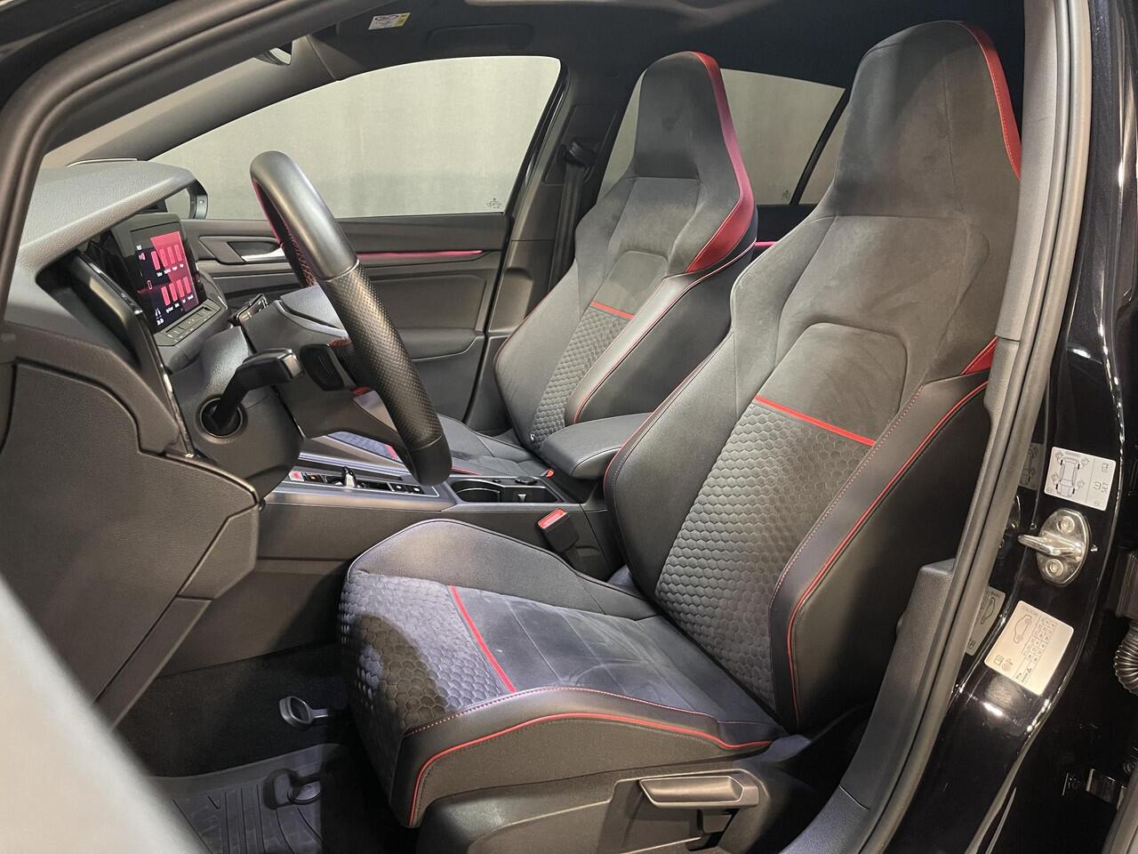 Volkswagen GOLF 2.0 TSI GTI Clubsport 19"/Panoramadak/H&K/IQ Lights/Black style/Dodehoek/Stoel + stuurverwarming/Keyless/Apple Carplay & Android Auto