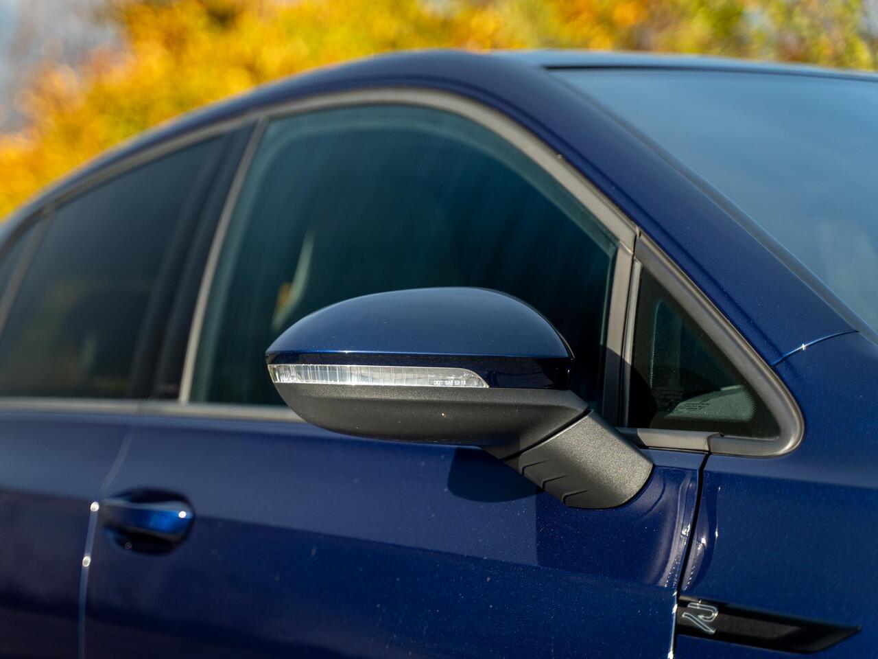 Volkswagen GOLF 1.5 eTSI R-Line Business+ // panoramadak