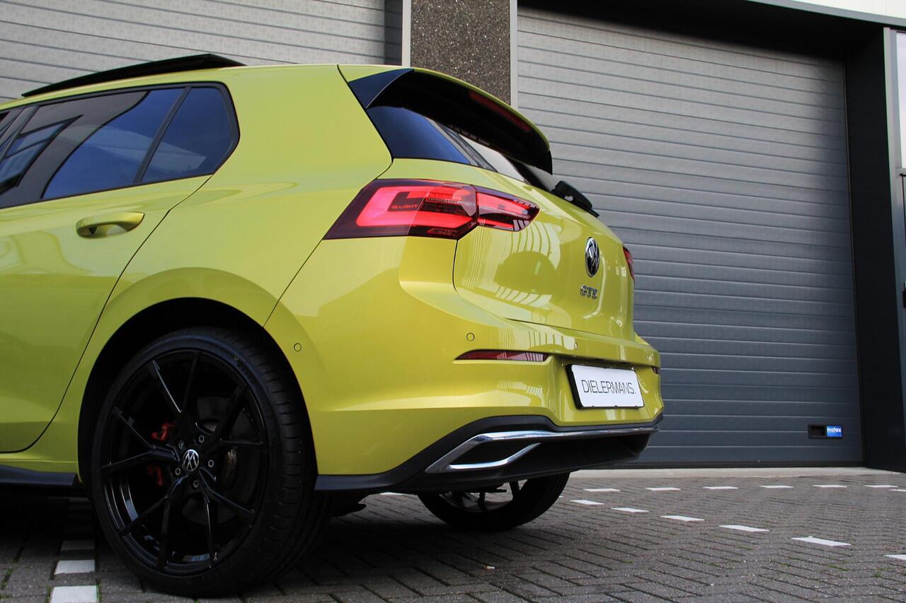 Volkswagen GOLF 1.4 eHybrid GTE Full option | Pano | Head up | IQ | LED verstralers | 19' Estoril | Stoelverwarming | Camera's | Parkeersensoren | Carplay |