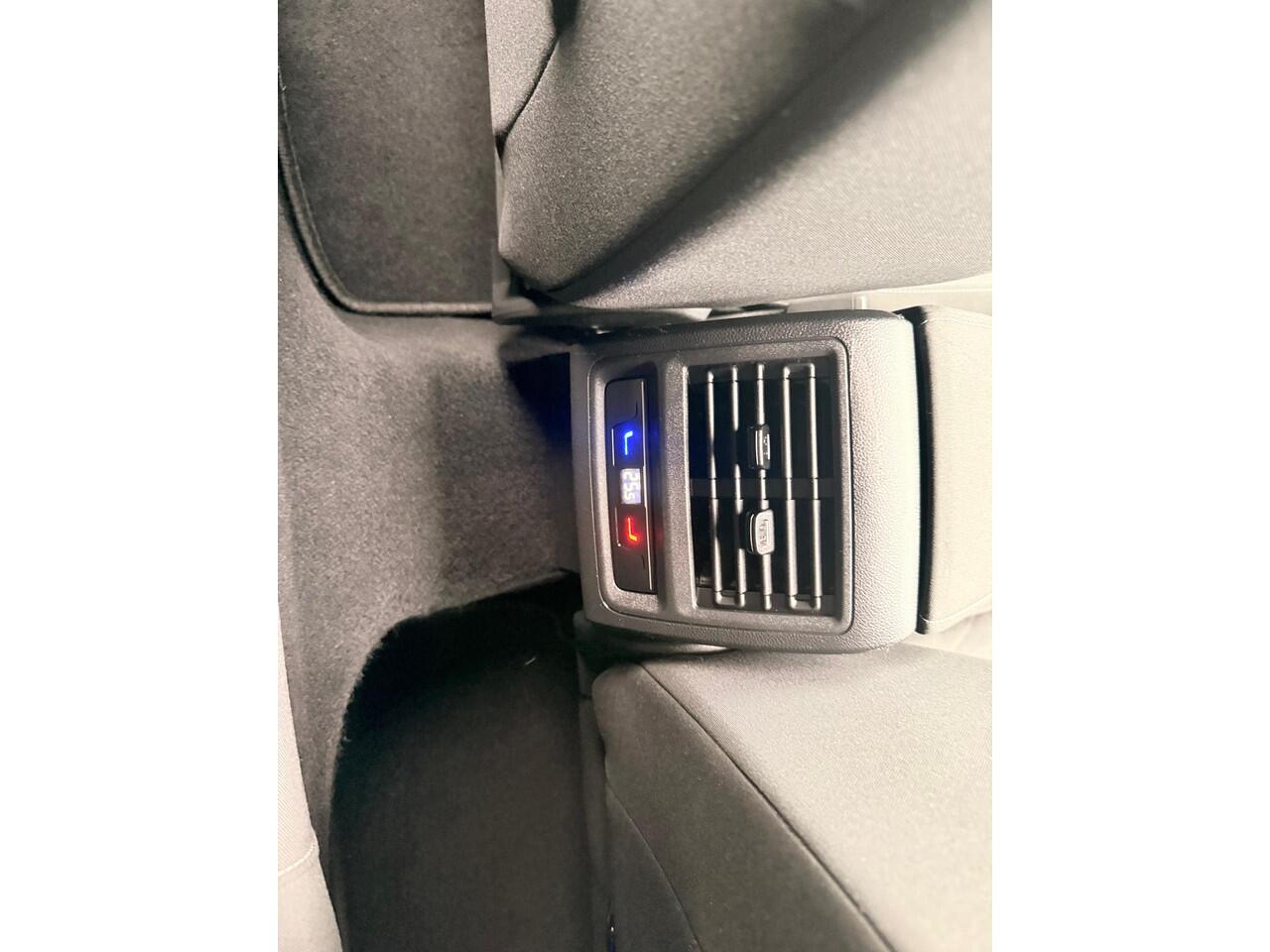 Volkswagen GOLF 1.5 eTSI Style