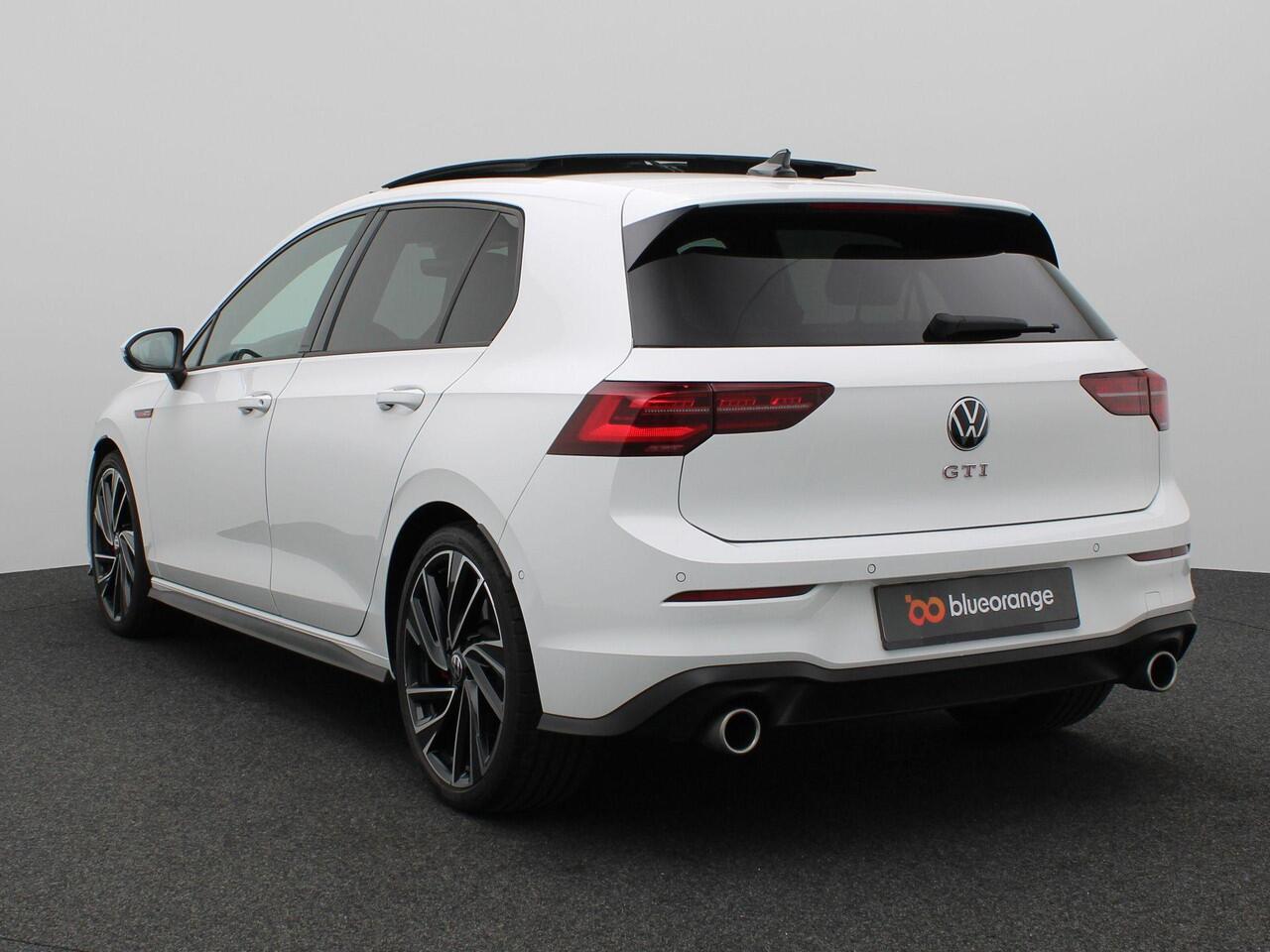 Volkswagen GOLF 2.0 TSI GTI 245PK DSG Pano-Schuifdak, Matrix-LED, Head-up Display, Dodehoek Sensor, Achterruitrijcamera, Adaptieve Cruise Control, Stoel-Stuurverwarming, 19" LM Velgen