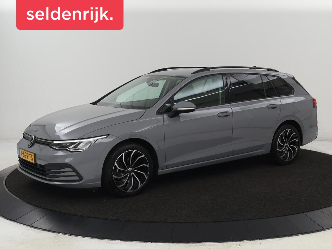 Volkswagen GOLF 1.0 TSI Life | Trekhaak | Stoelverwarming | Camera | Carplay | Adaptive cruise | Stuurverwarming | Navigatie | Getint glas | Full LED | Climate control | Digital Cockpit | Sfeerverlichting