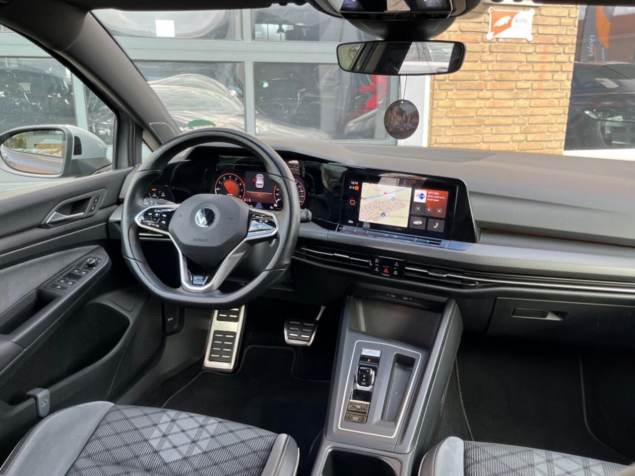 Volkswagen GOLF 1.5 eTSI 150PK R-LINE AUTOMAAT/CARPLAY/LED/18/MOONSTONEGREY/NL-AUTO