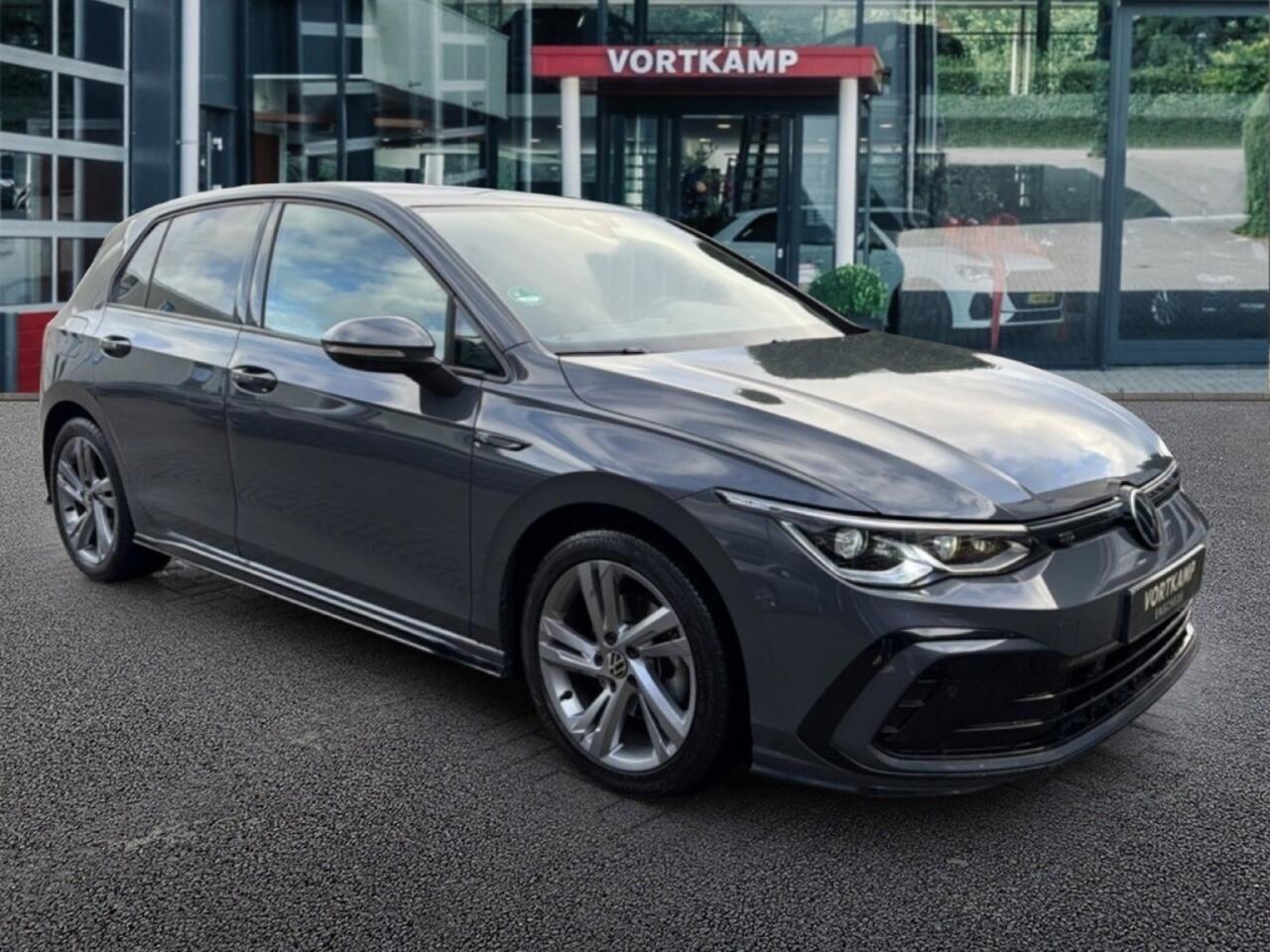 Volkswagen GOLF 1.5 eTSI DSG R-LINE CAMERA/NAVI/CARPLAY/ACC/STOEL-STUURVERW