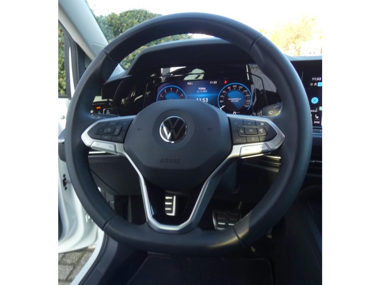 Volkswagen GOLF 1.5 eTSI R-LINE BNS Automaat,ACC,Led,Navi,APPLE
