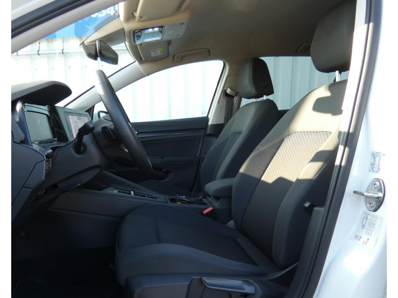 Volkswagen GOLF 1.5 eTSI R-LINE BNS Automaat,ACC,Led,Navi,APPLE