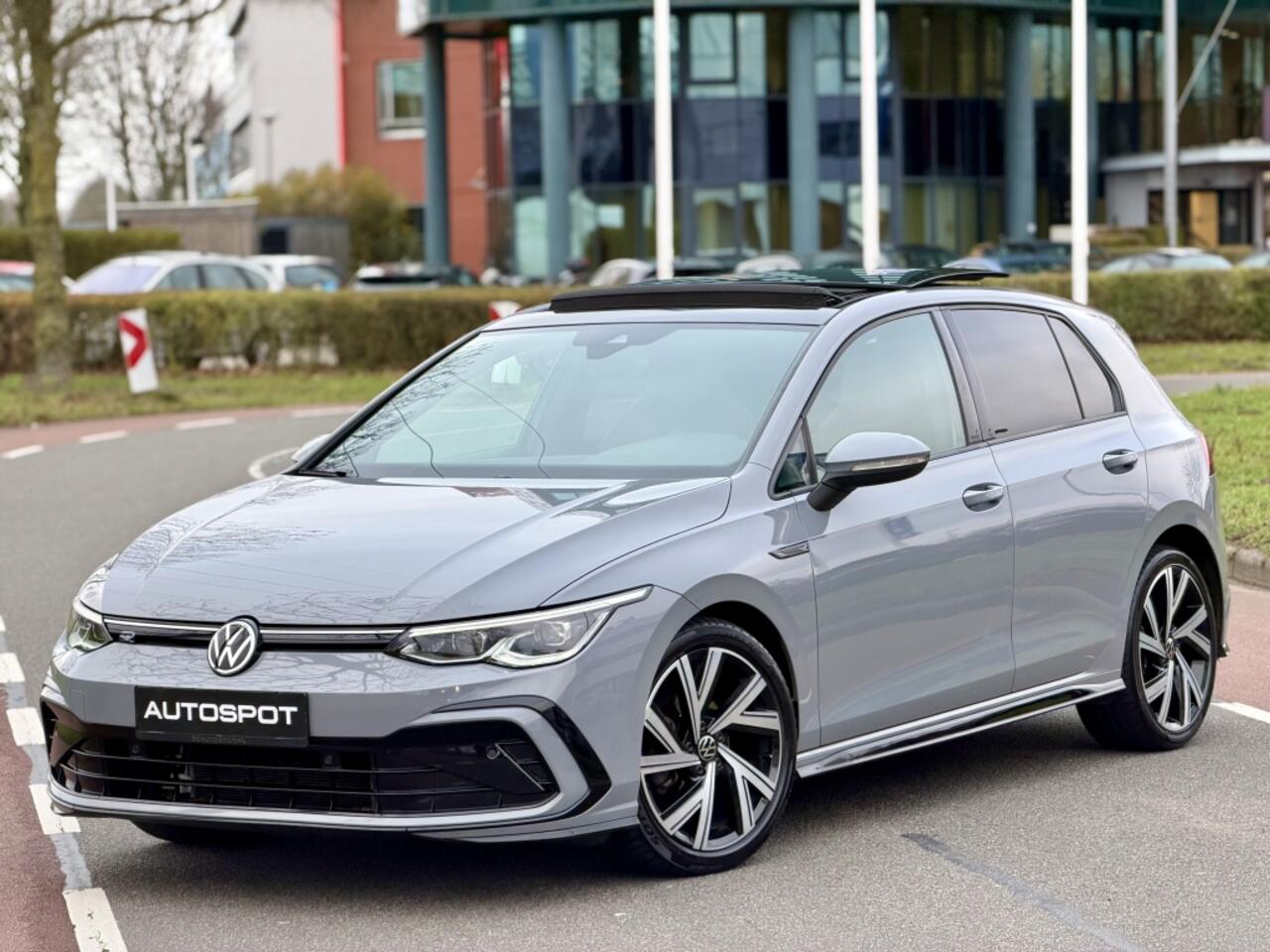 Volkswagen GOLF 1.5 eTSI R-Line Pano Navi ACC H&K IQ Light