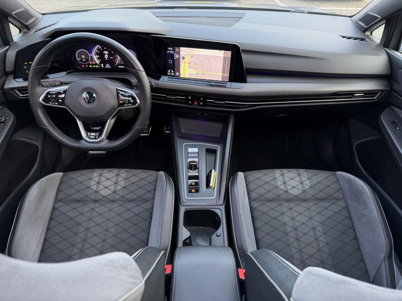 Volkswagen GOLF 1.5 eTSI R-Line Pano Navi ACC H&K IQ Light