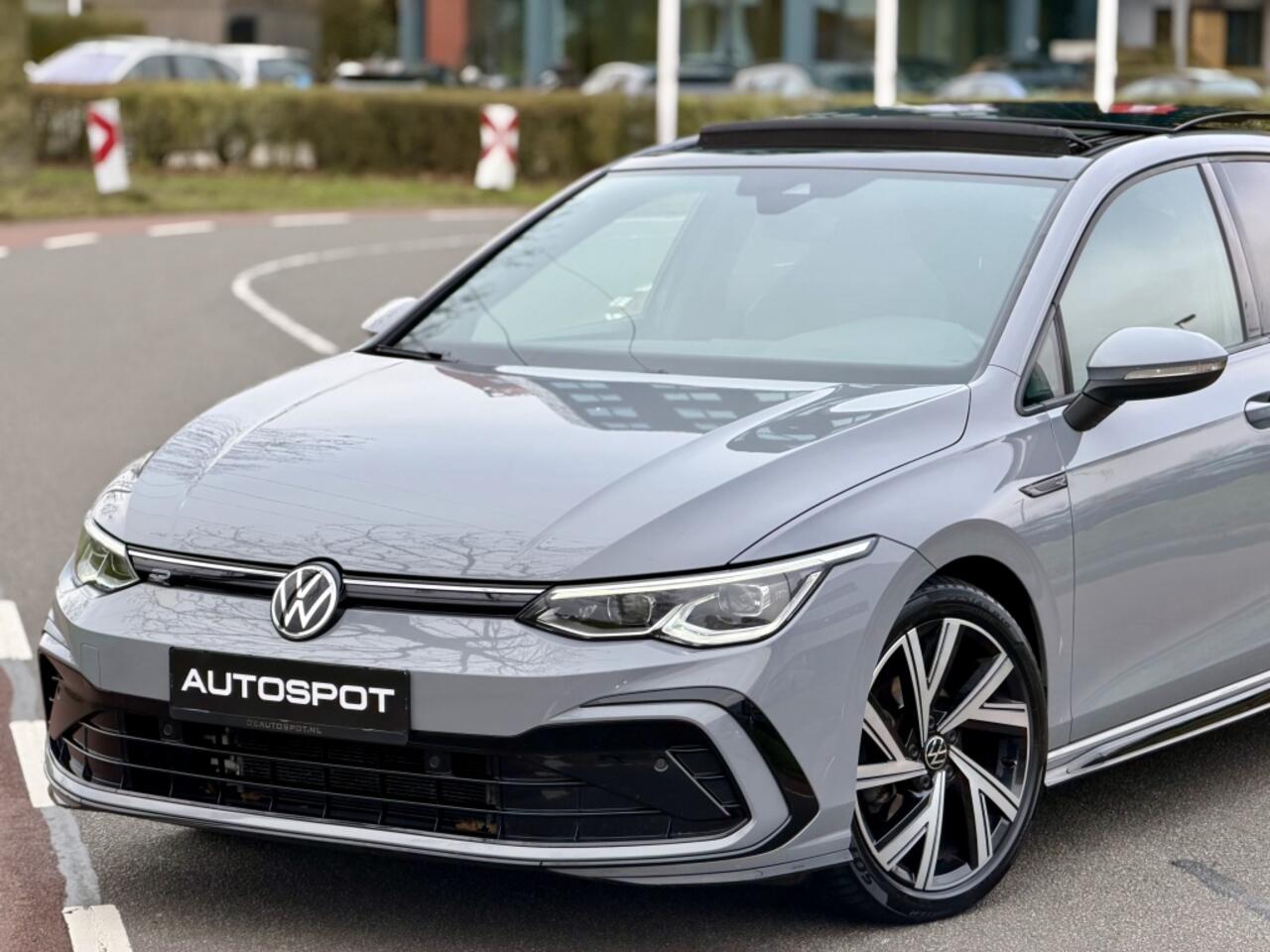 Volkswagen GOLF 1.5 eTSI R-Line Pano Navi ACC H&K IQ Light