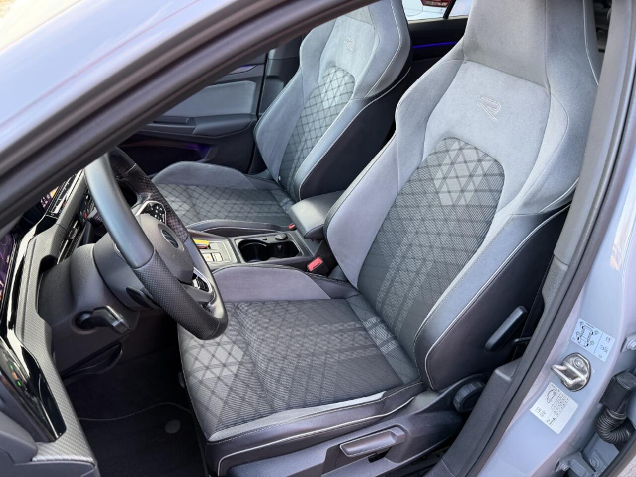 Volkswagen GOLF 1.5 eTSI R-Line Pano Navi ACC H&K IQ Light