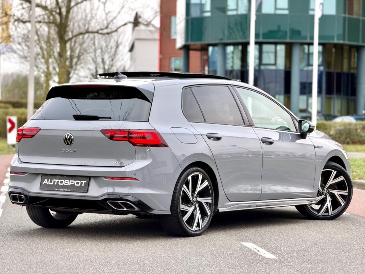 Volkswagen GOLF 1.5 eTSI R-Line Pano Navi ACC H&K IQ Light