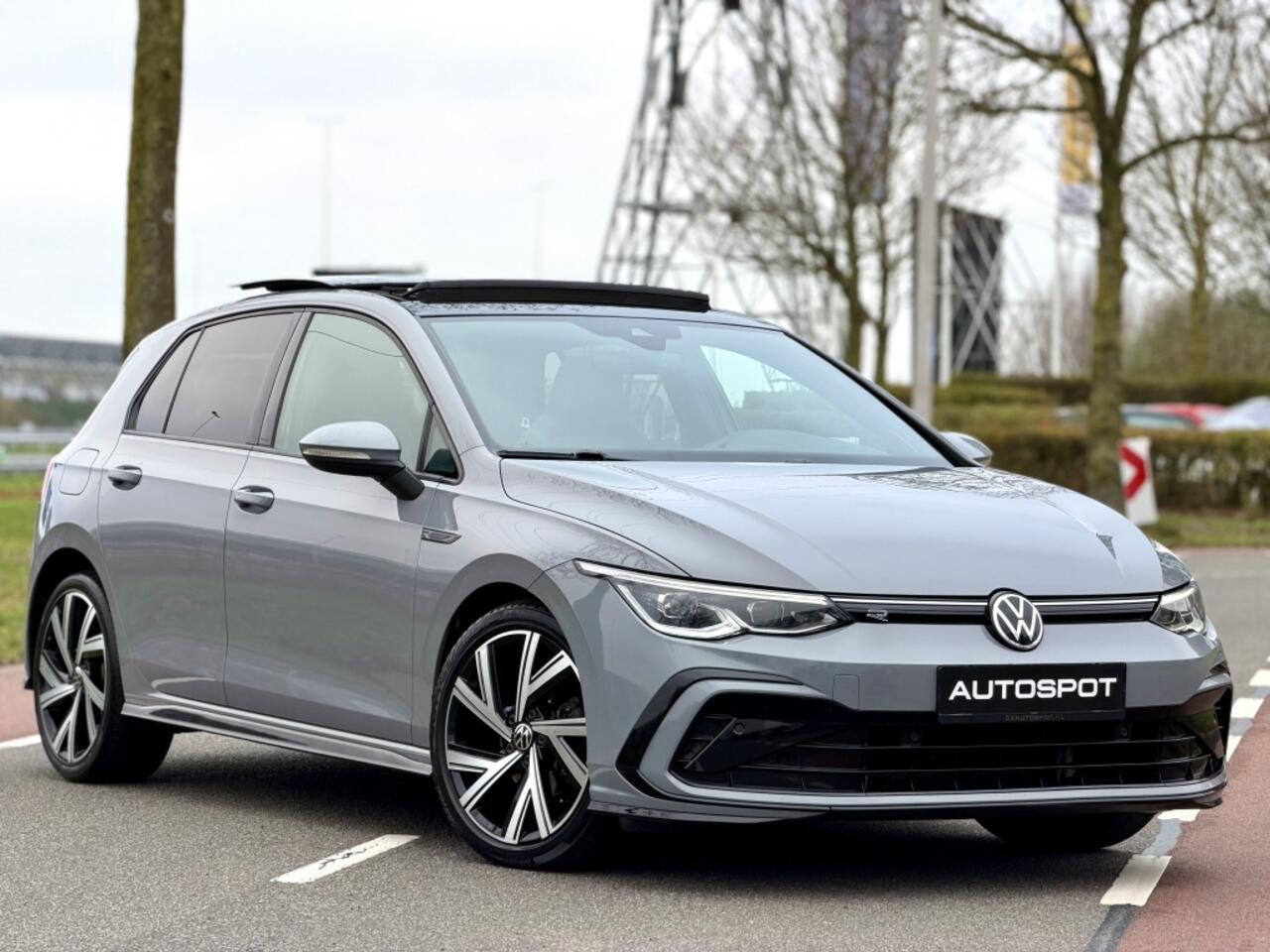 Volkswagen GOLF 1.5 eTSI R-Line Pano Navi ACC H&K IQ Light