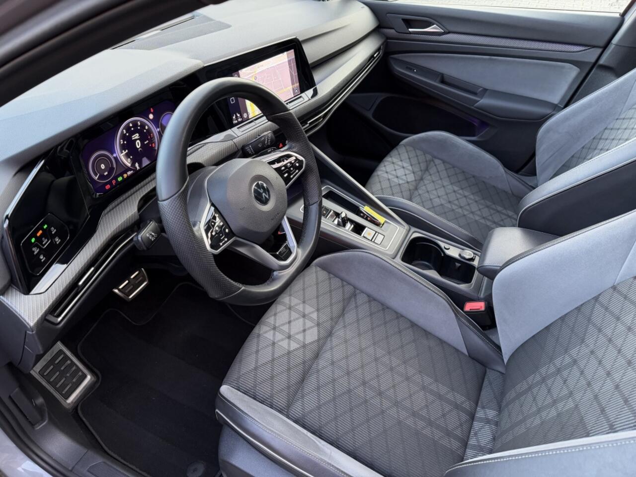 Volkswagen GOLF 1.5 eTSI R-Line Pano Navi ACC H&K IQ Light