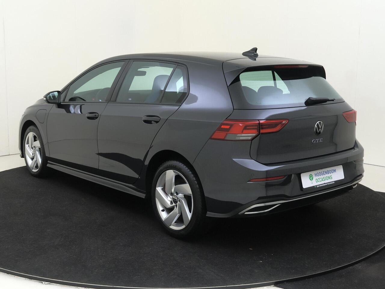 Volkswagen GOLF 1.4 eHybrid GTE | Parkeersensoren | 3-zone airco | CarPlay | Navigatie | Digital cockpit | Climate Control |