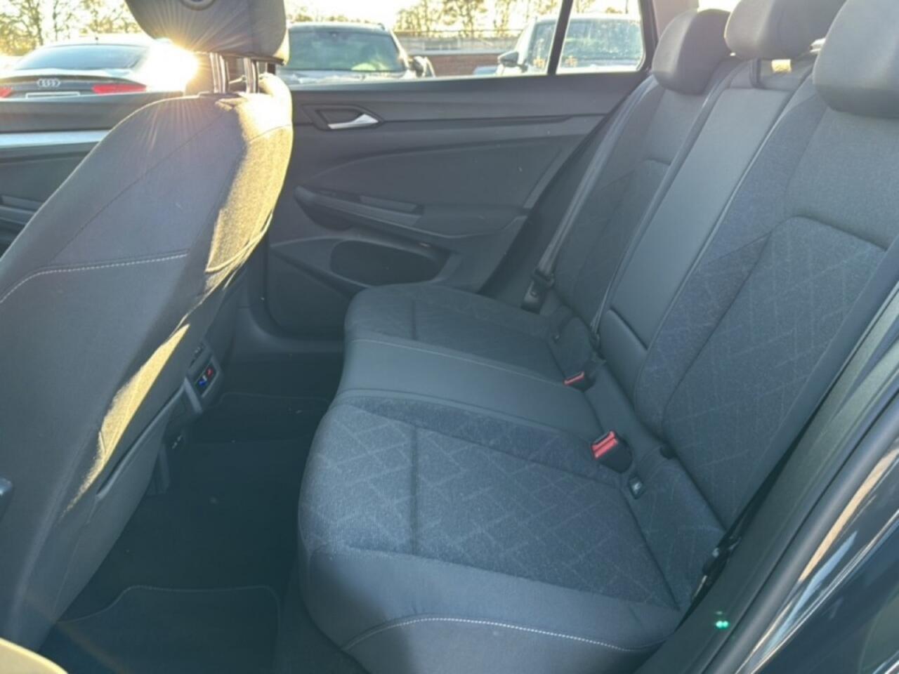 Volkswagen GOLF 1.5 eTSI DSG LIFE PANO-DAK/ACC/PDC/CARPLAY/STOEL-STUURVERW