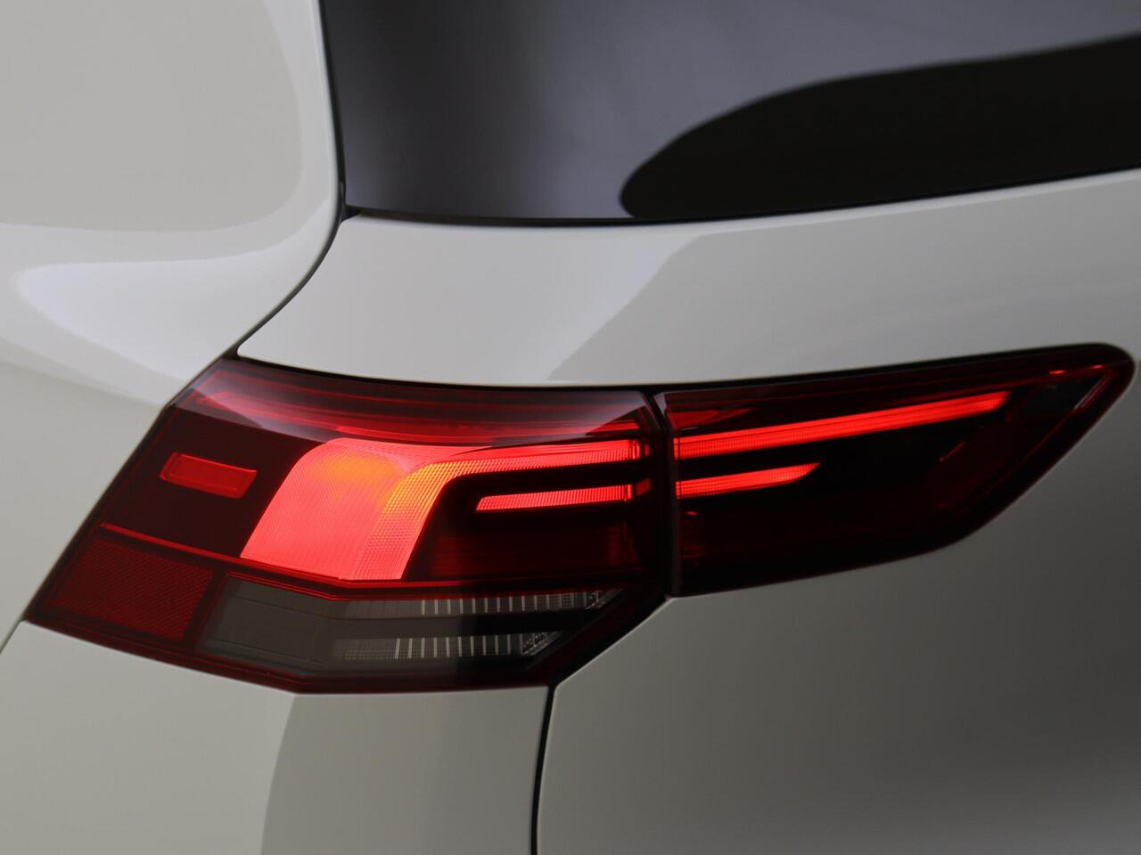 Volkswagen GOLF 1.4 eHybrid GTE | SoH 93% | Adaptieve cruise control | Dodehoek detectie | Stoel- en stuurwielverwarming | Keyless | Achteruitrijcamera | Navigatie | Parkeerassistent |